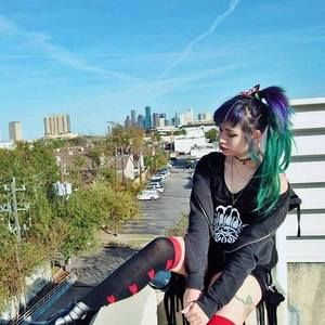 Meet your Posher, Hồng